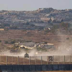 تتزامن العملية الإسرائيلية مع أزمة إنسانية كبيرة بالقطاع