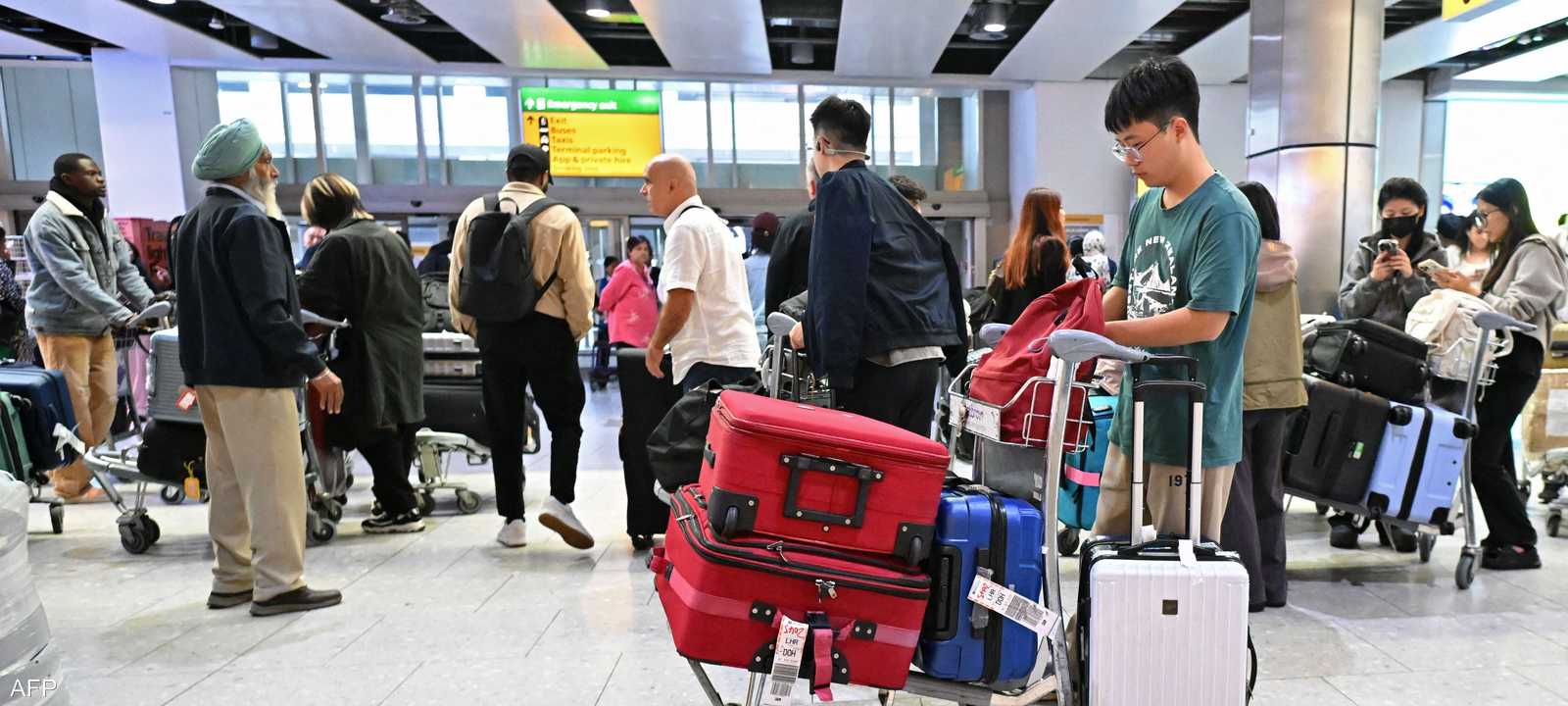 تواصل بعض أكبر المطارات في أوروبا جهود استعادة عملياتها