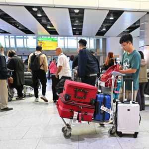 تواصل بعض أكبر المطارات في أوروبا جهود استعادة عملياتها