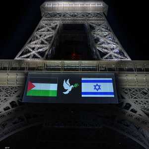 علما فلسطين وإسرائيل يظهران على برج إيفل