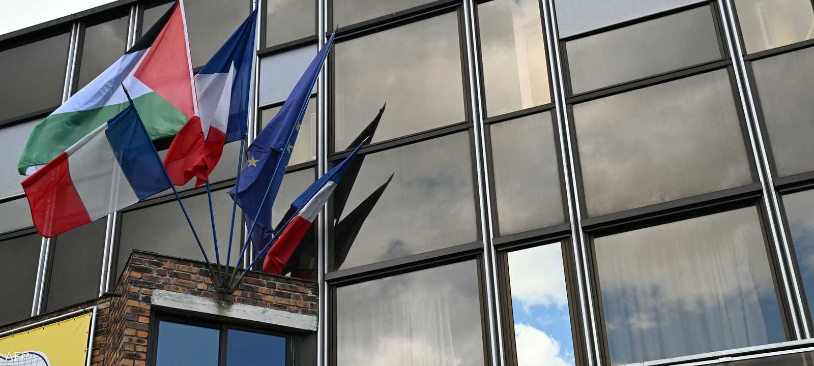 العلم الفلسطيني مرفوعا في مالاكوف