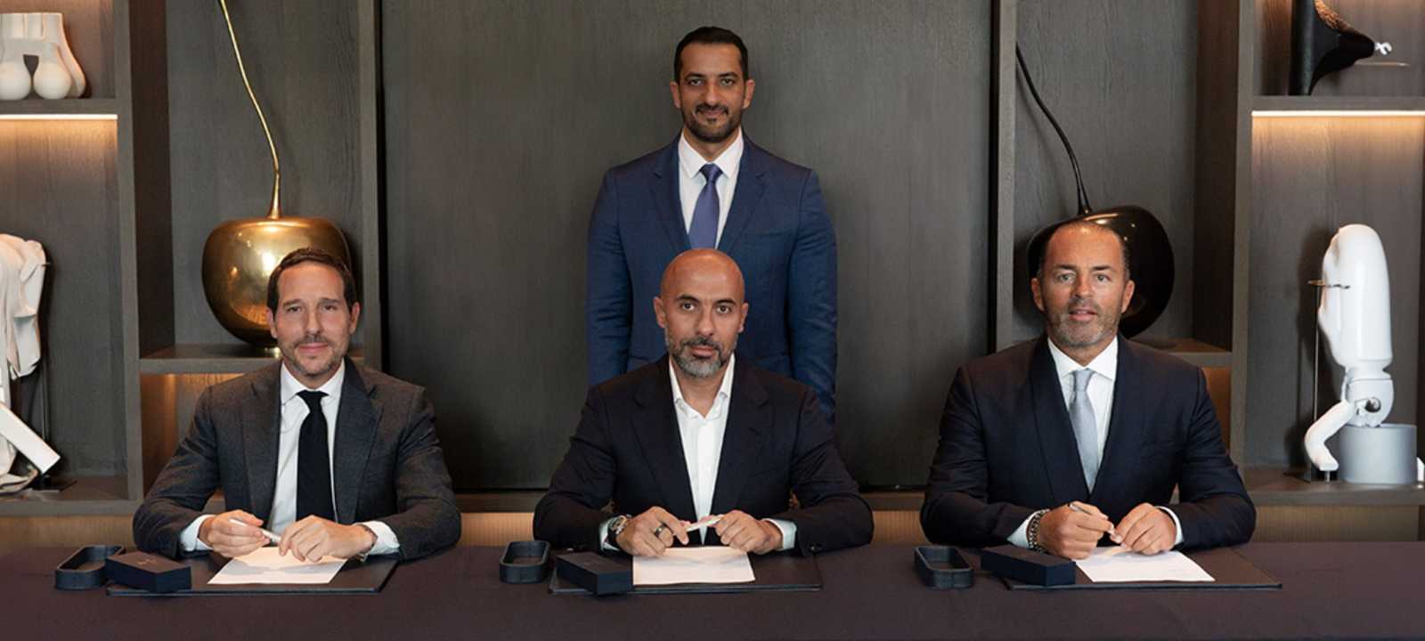 سلطان بن أحمد يشهد توقيع صفقة استحواذ أرادَ على شركة ريجال