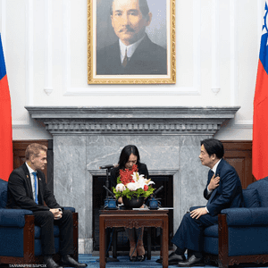 رئيس تايوان لدى استقباله النائب الإسرائيلي