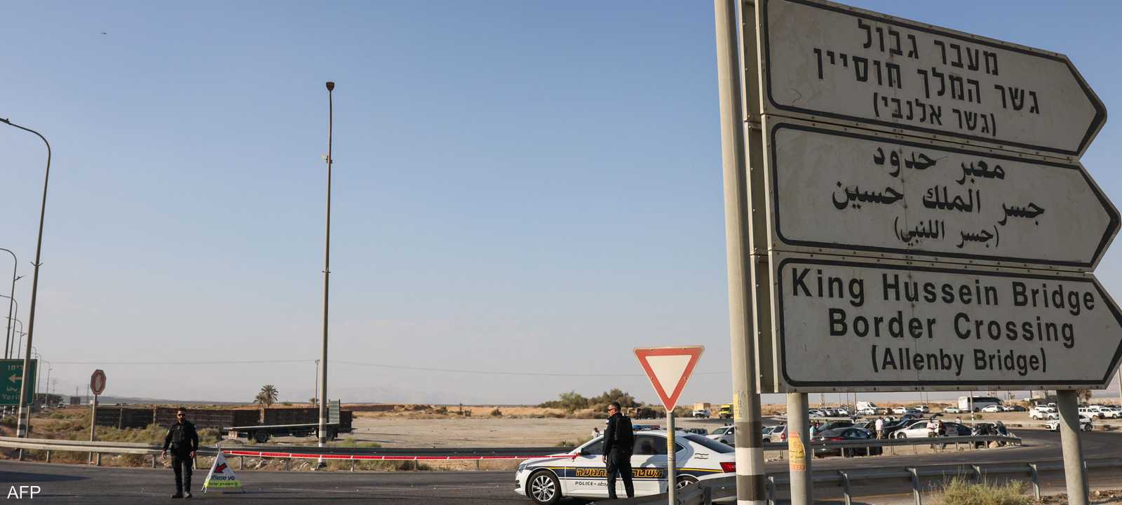 أغلقت إسرائيل المعبر عقب مقتل اثنين من العسكريين