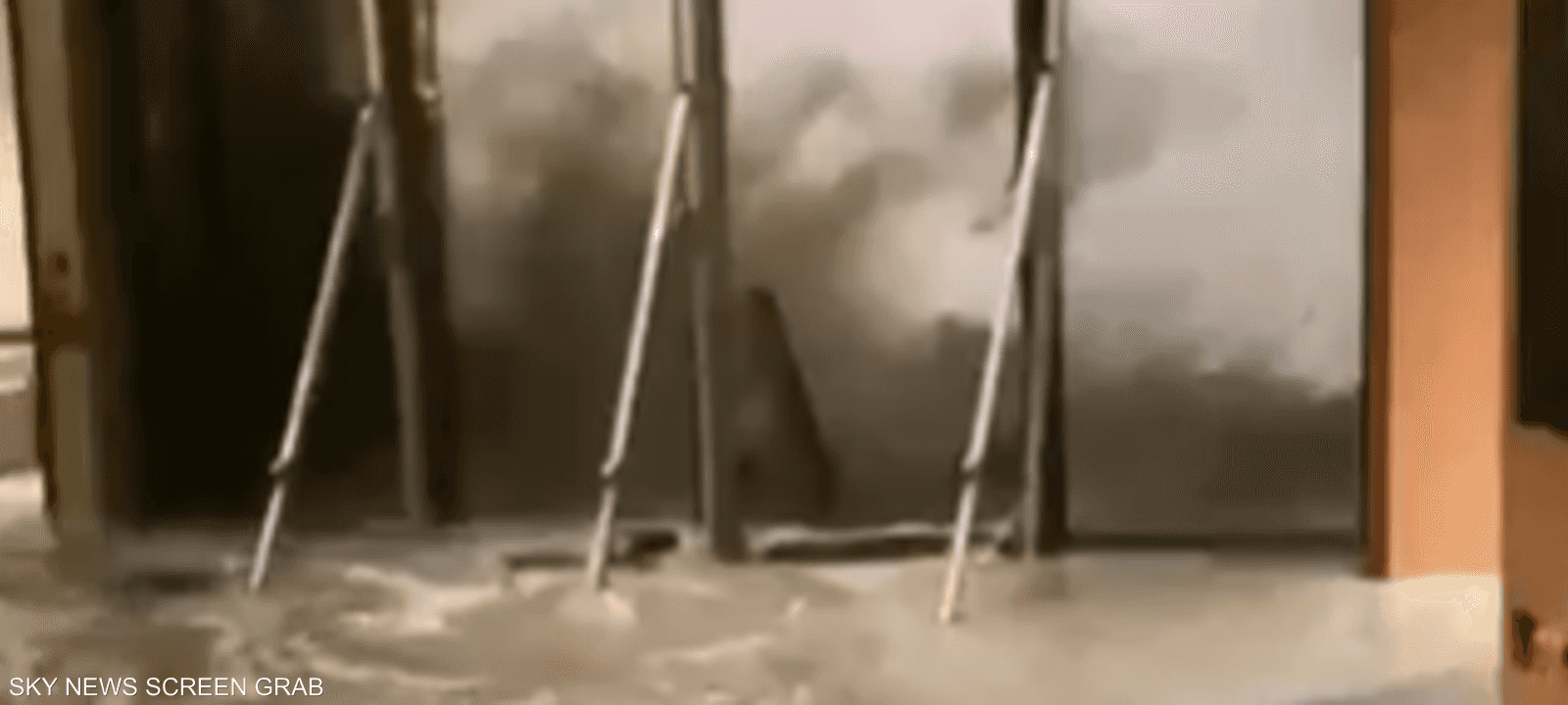 المياه اجتاجت ساحة الفندق