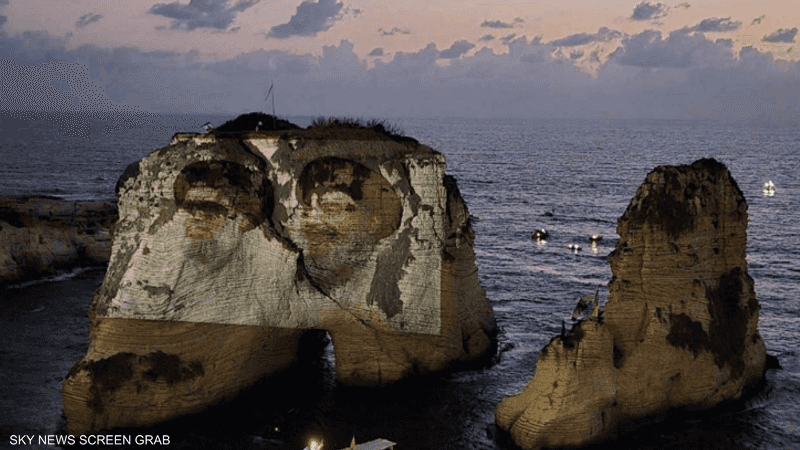 حزب الله يضيء "الروشة" بصورة نصرالله.. والنيابة العامة تتحرك