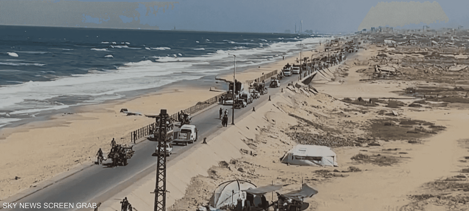 سكان مدينة غزة يواصلون النزوح هربا من نيران القصف الإسرائيلي