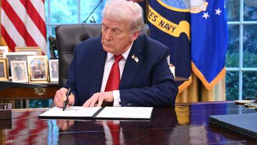 ترامب يفرض رسوما جمركية جديدة على الشاحنات الثقيلة والأدوية