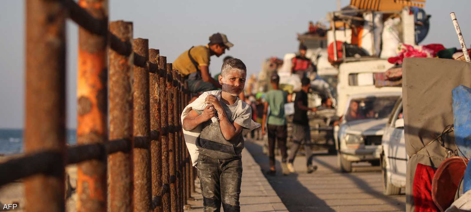 تسبب القصف الإسرائيلي بنزوح الآلاف في غزة