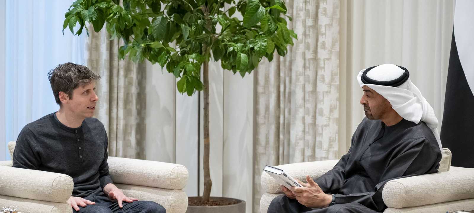 محمد بن زايد يستقبل سام ألتمان بقصر الشاطئ في أبوظبي