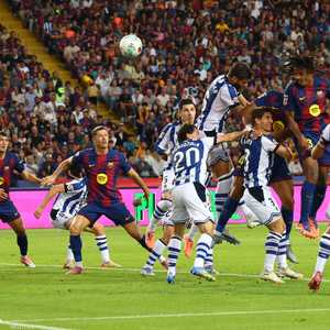 برشلونة اقتنص صدارة الدوري الإسباني