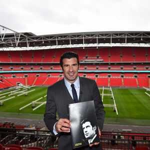 فيغو سيحضر مباراة برشلونة أمام ضيفه باريس سان جرمان