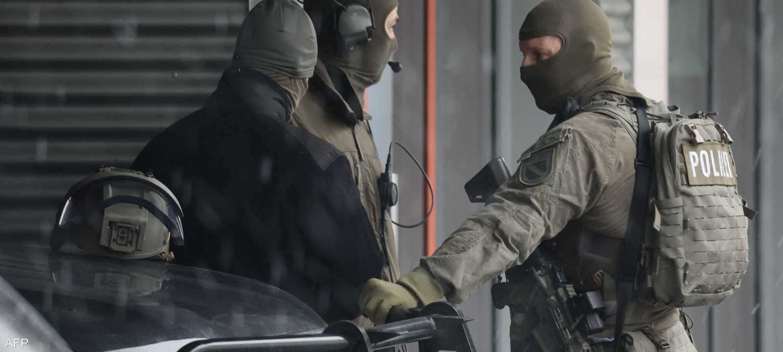 عمل الموقوفون على حيازة أسلحة نارية وذخيرة لصالح حماس