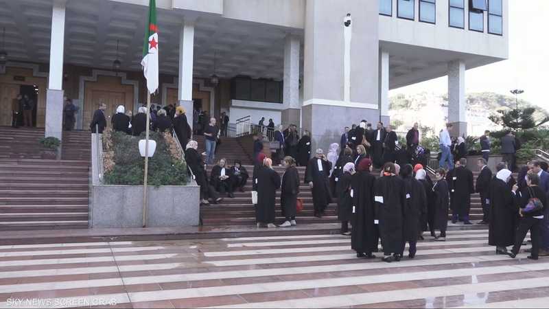 جدل في الجزائر بسبب قرار بمنع المحامين من الظهور الإعلامي
