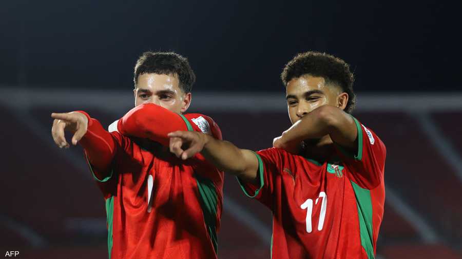 عثمان معما وياسين جاسم يحتفلان بطريقتهما