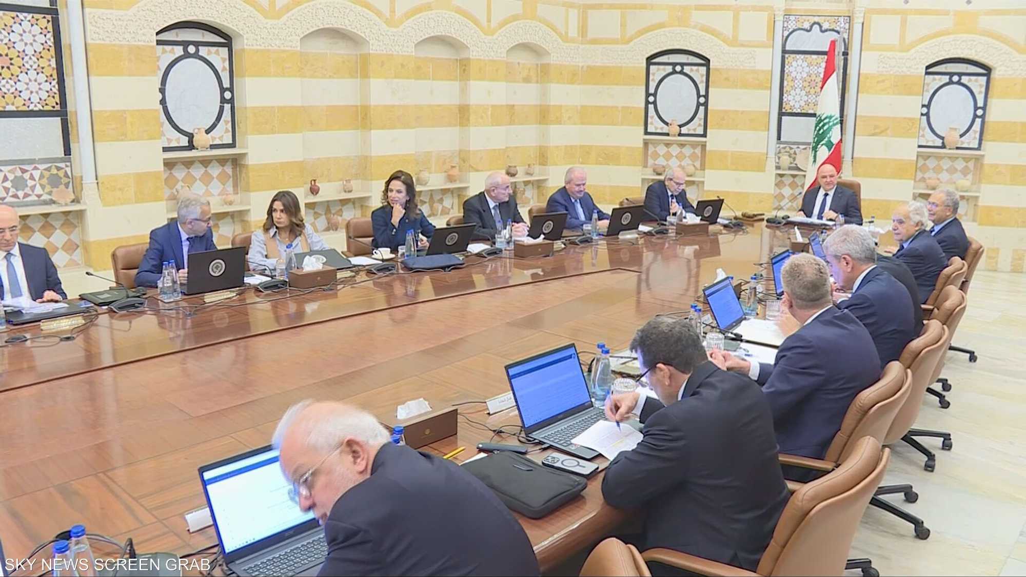 لبنان.. حكومة على صفيح ساخن وصخرة الروشة عنوان الخلافات