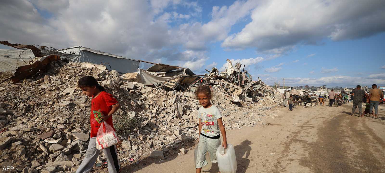 مباني مدمرة في مخيم البريج للاجئين في وسط قطاع غزة