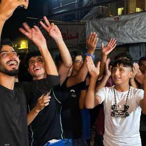 هللت مجموعات من الشبان في الشوارع فور سماع الأنباء