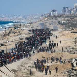 آلاف النازحين يعودون إلى شمال غزة عبر شارع الرشيد