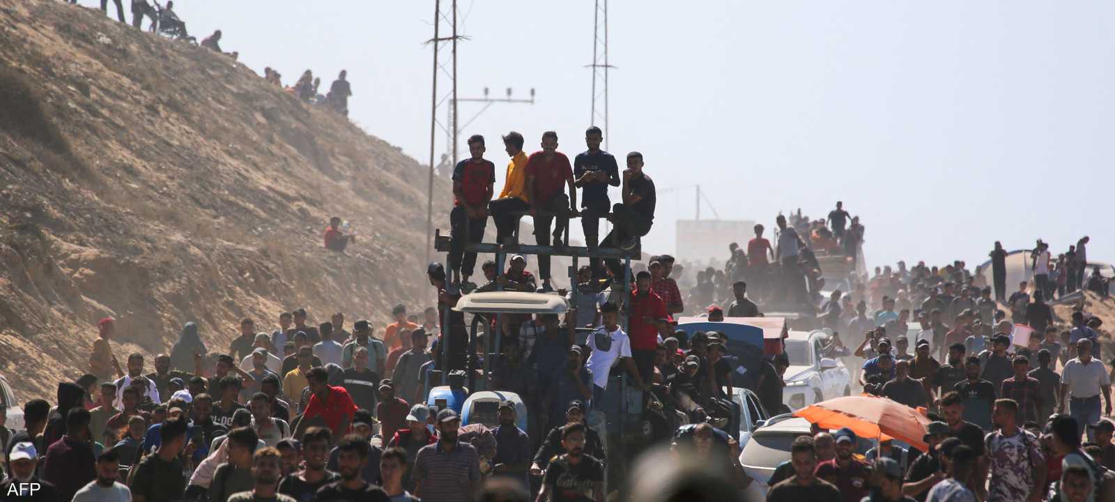 بدأ آلاف النازحين الفلسطينيين بالعودة إلى ديارهم