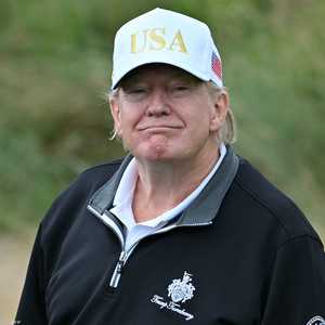 أثنت المذكرة على كل من قوة ترامب ولعبه للغولف