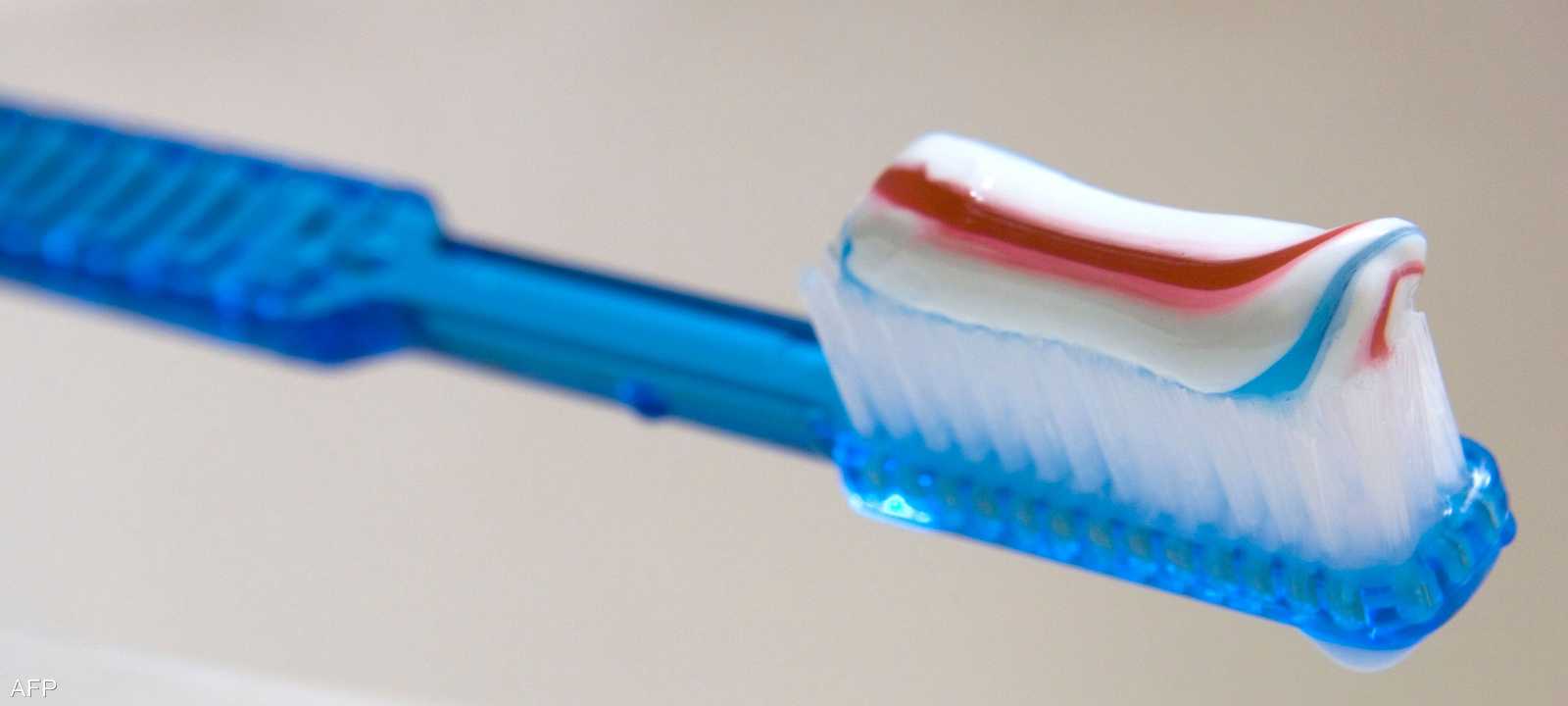 قد تنقل فرشاة الأسنان أمراض خطيرة مثل التهاب الكبد سي