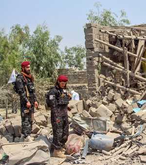 عناصر من طالبان يتفدون منطقة حدودية مع باكستان