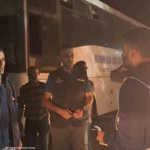 حافلات الصليب الأحمر تستعد لاستقبال الأسرى الفلسطينيين