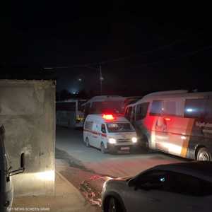 حافلات الصليب الأحمر تستعد لاستقبال الأسرى الفلسطينيين