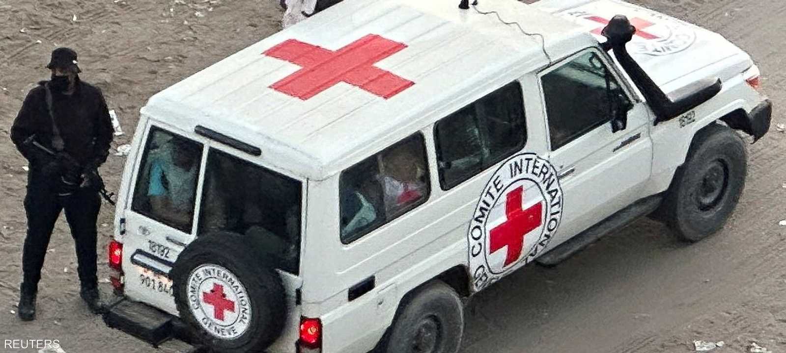 سيارة تابعة للصليب الأحمر في غزة