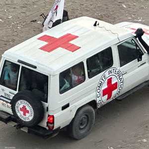 سيارة تابعة للصليب الأحمر في غزة