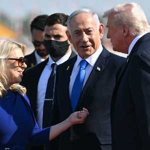 بنيامين نتنياهو وزوجته سارة يستقبلان دونالد ترامب