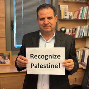 أيمن عودة ولافتة "اعترفوا بفلسطين"