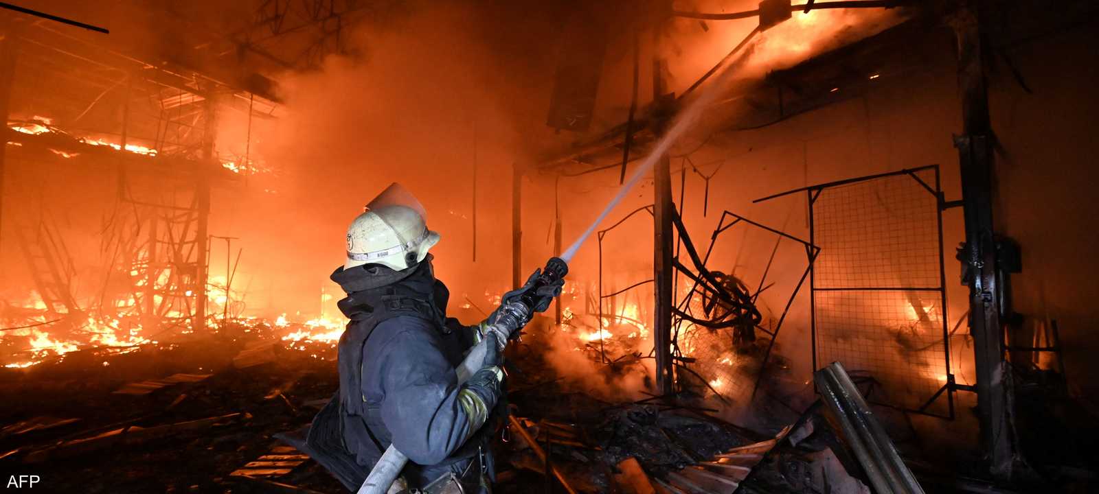 أرشيفية لحريق في خاركيف جرّاء ضربة روسية جوية