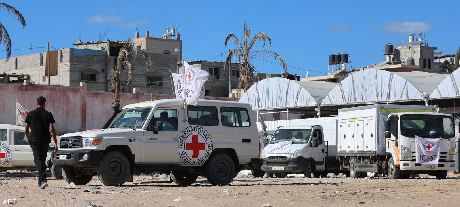 الصليب الأحمر تسلم رفات 4 رهائن من غزة