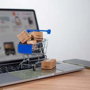 التسوق الليلي عبر الإنترنت