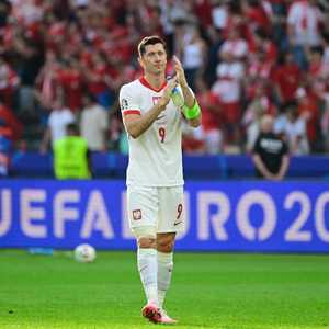 ليفاندوفسكي أكمل مباراة ليتوانيا مصابا