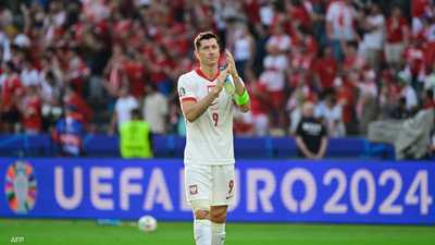 ليفاندوفسكي يثير موجة غضب في برشلونة بسبب "بولندا"