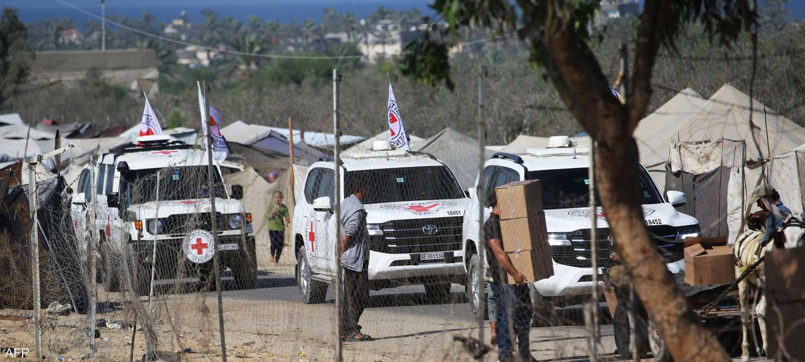 إسرائيل تتسلم رفات الرهائن من غزة عبر الصليب الأحمر