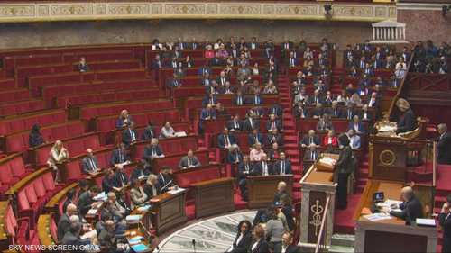 الحكومة الفرنسية تنجو من مذكرتي حجب ثقة