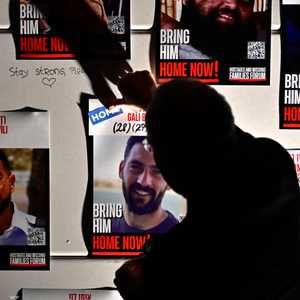 سلمت حماس جثث 9 رهائن من أصل 28