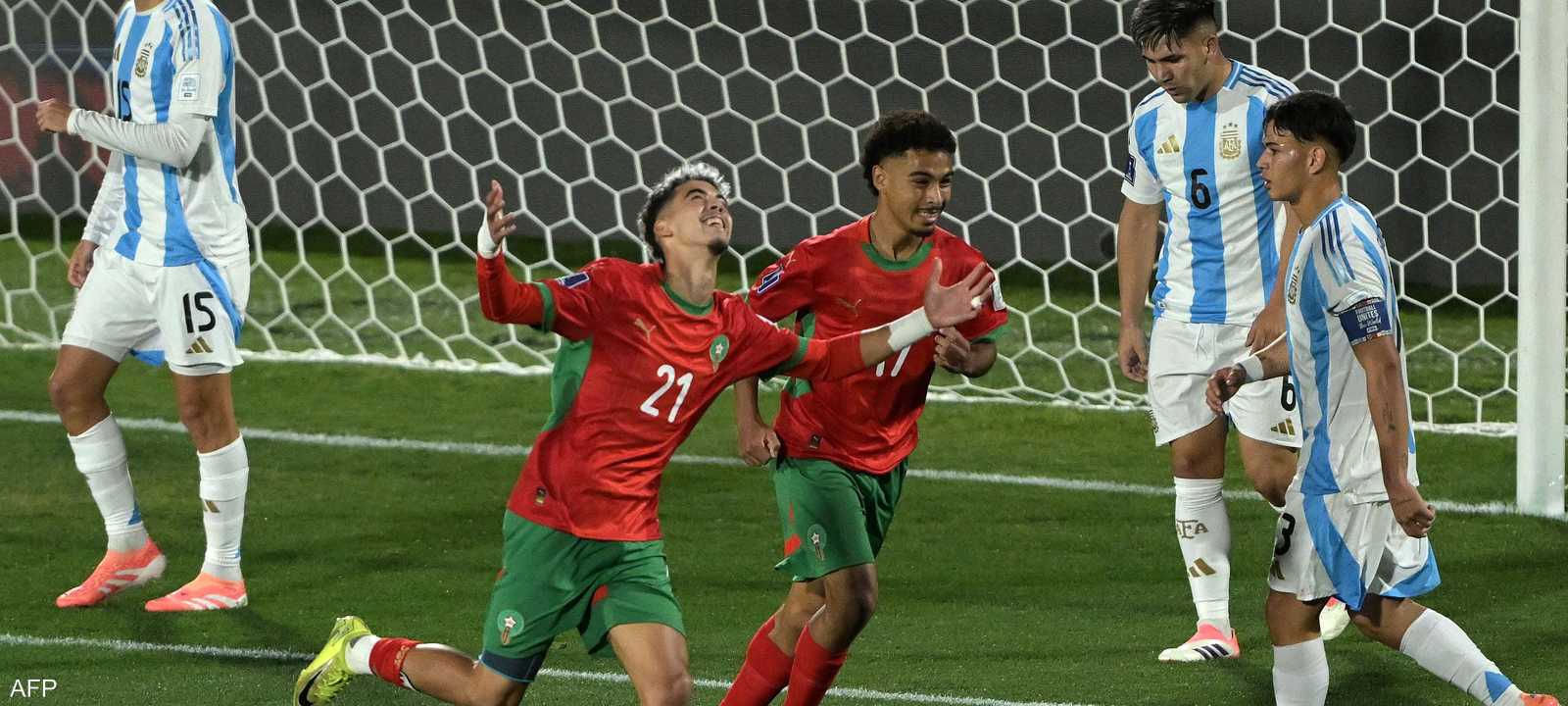 المهاجم المغربي ياسر الزبيري بعد تسجيله الهدف الثاني