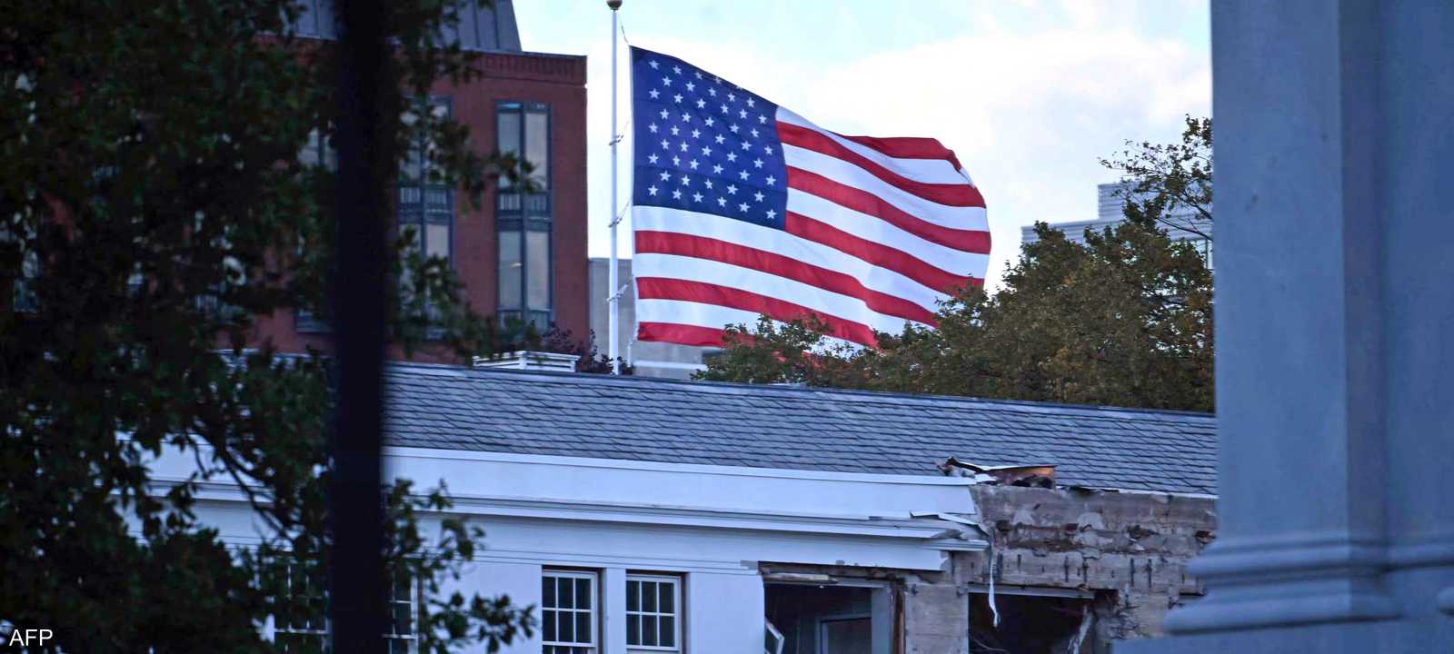 آلات ثقيلة هدمت جزءا من البيت الأبيض لبناء قاعة رقص