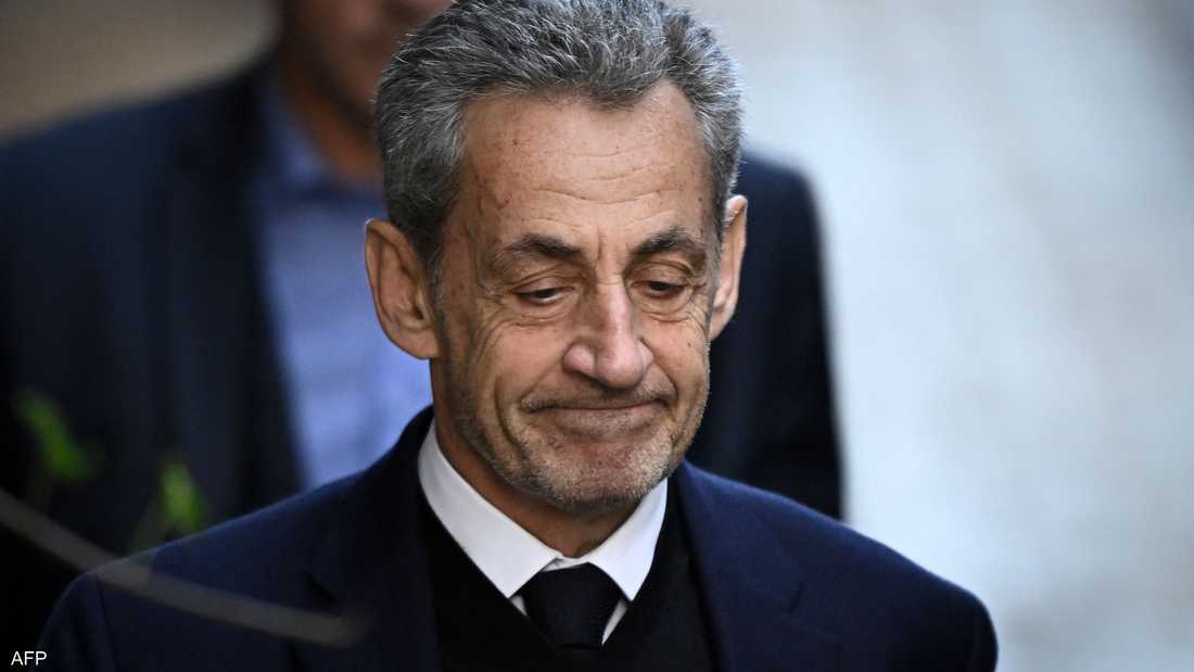 زنزانة انفرادية وكتابان.. كيف سيقضي ساركوزي أيامه في السجن؟