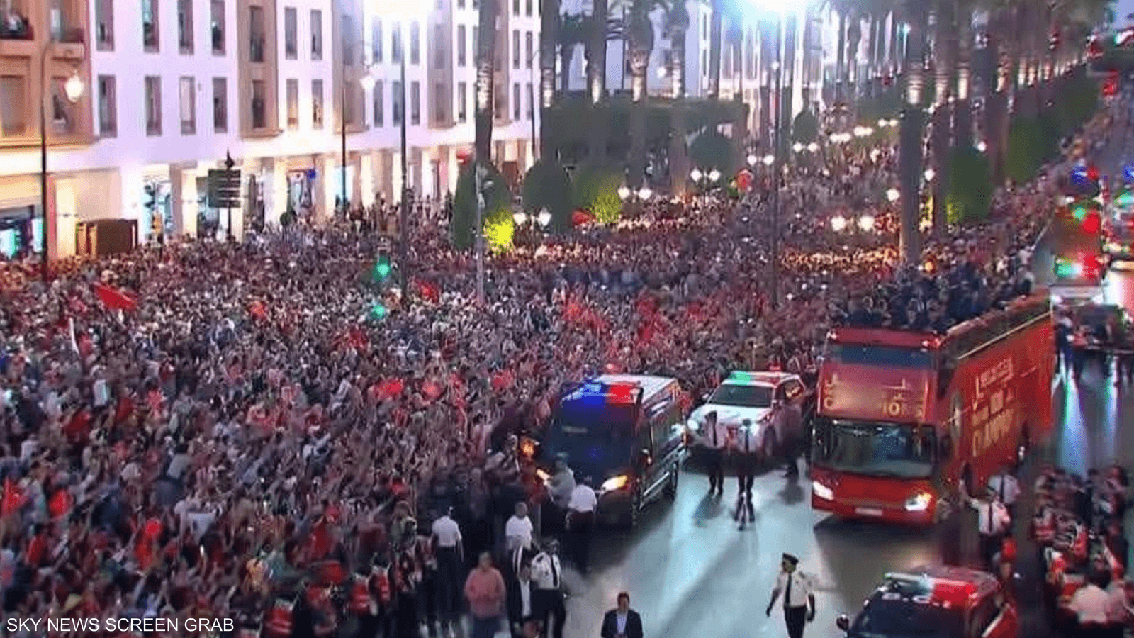 خرج "الأشبال" على متن حافلة مكشوفة وسط حضور جماهيري كبير