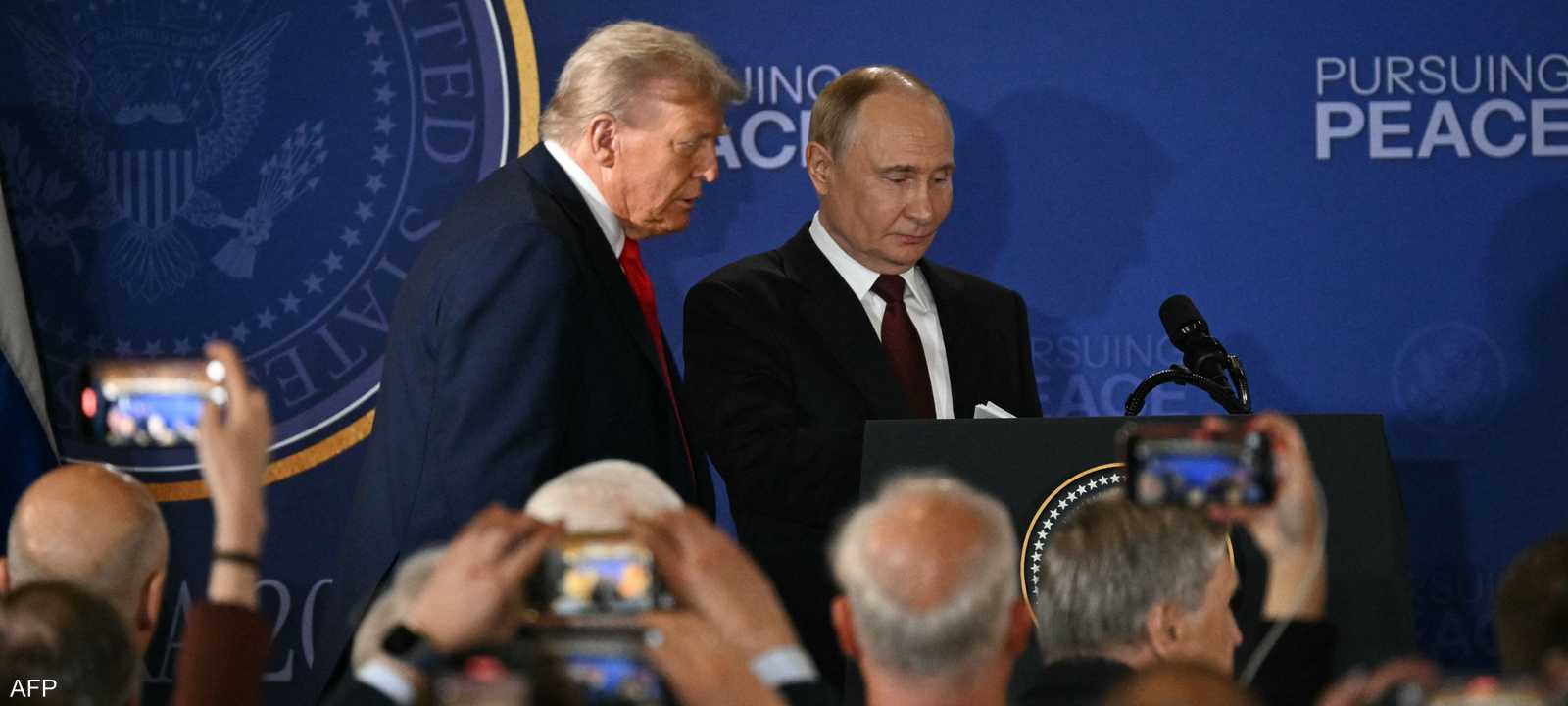 ترامب وبوتين خلال لقاء سابق