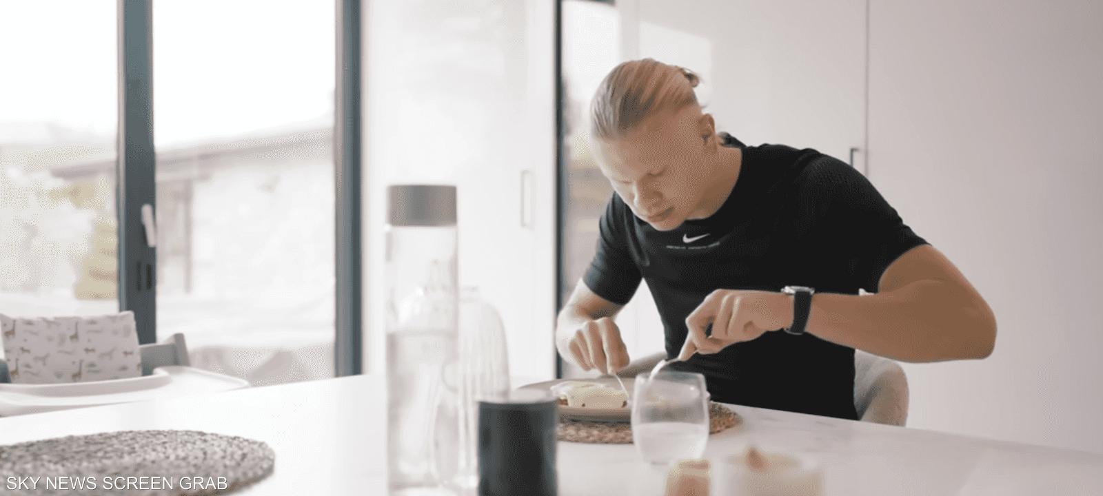 يوم في حياة إيرلينغ هالاند لاعب كرة قدم المحترف