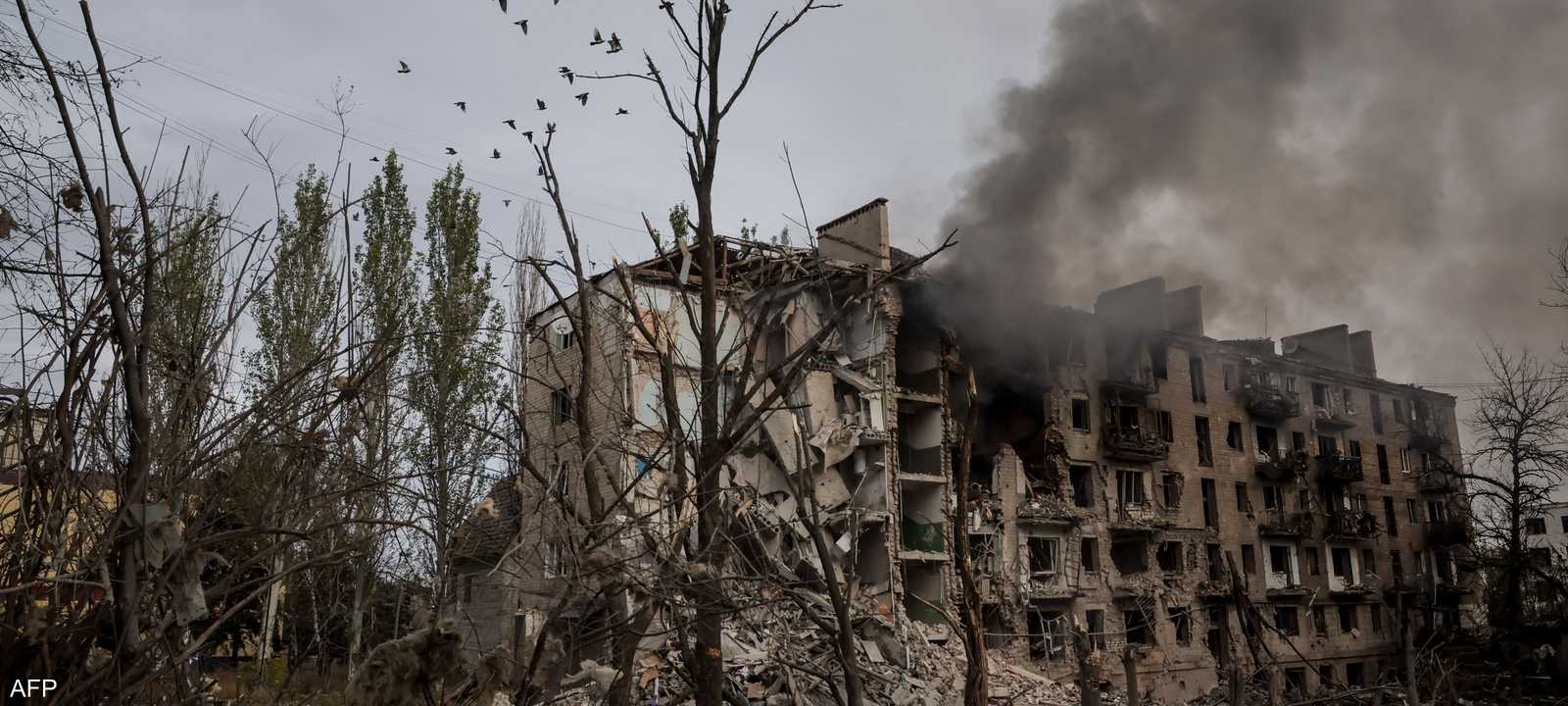 مبنى محترق في منطقة دونيتسك الأوكرانية_أرشيف