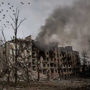 مبنى محترق في منطقة دونيتسك الأوكرانية_أرشيف