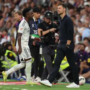 فينيسيوس انفعل على ألونسو بعد قرار الأخير إخراجه من المباراة